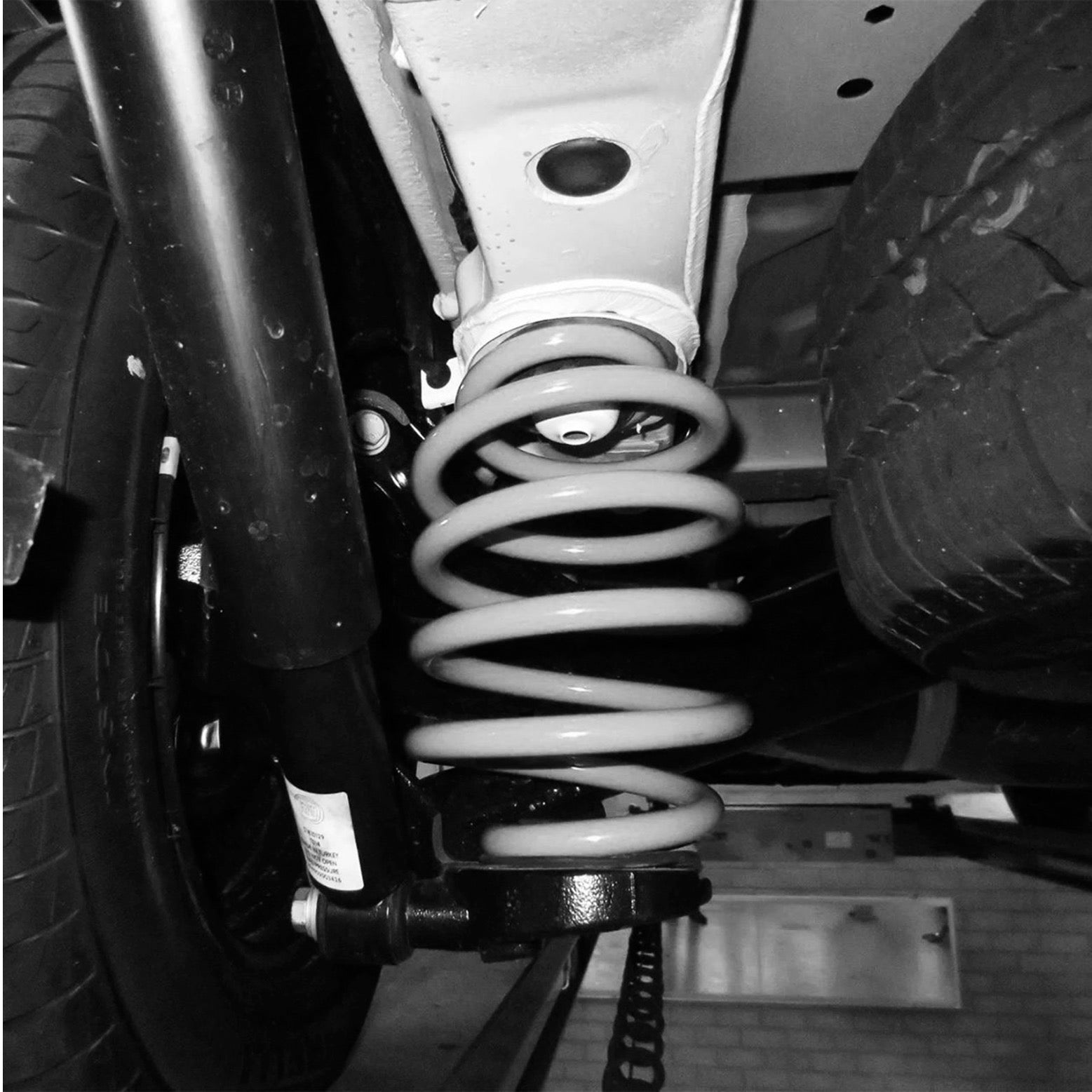 Rear axle (2001-): reinforced coil spring / RCSRETR01